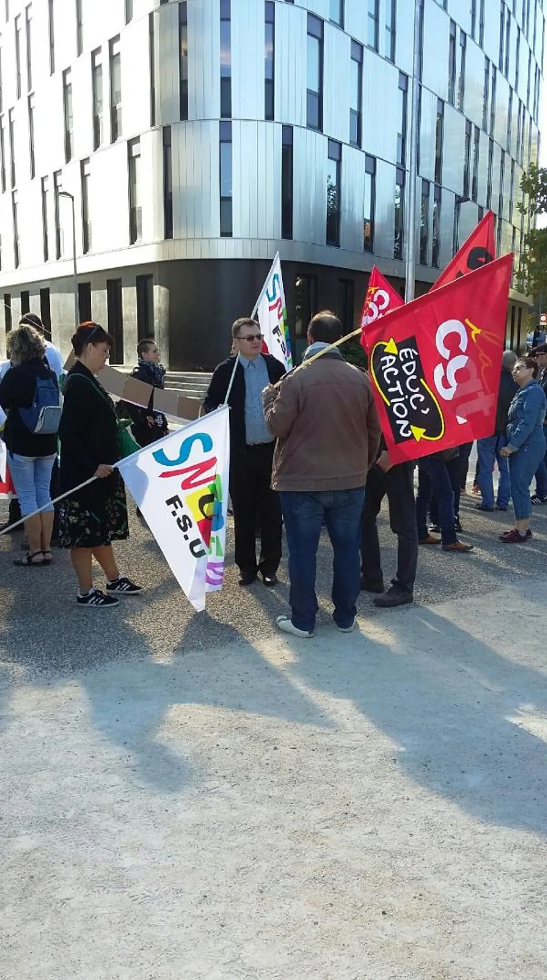 Un rassemblement avait lieu ce jeudi devant le rectorat de Dijon 